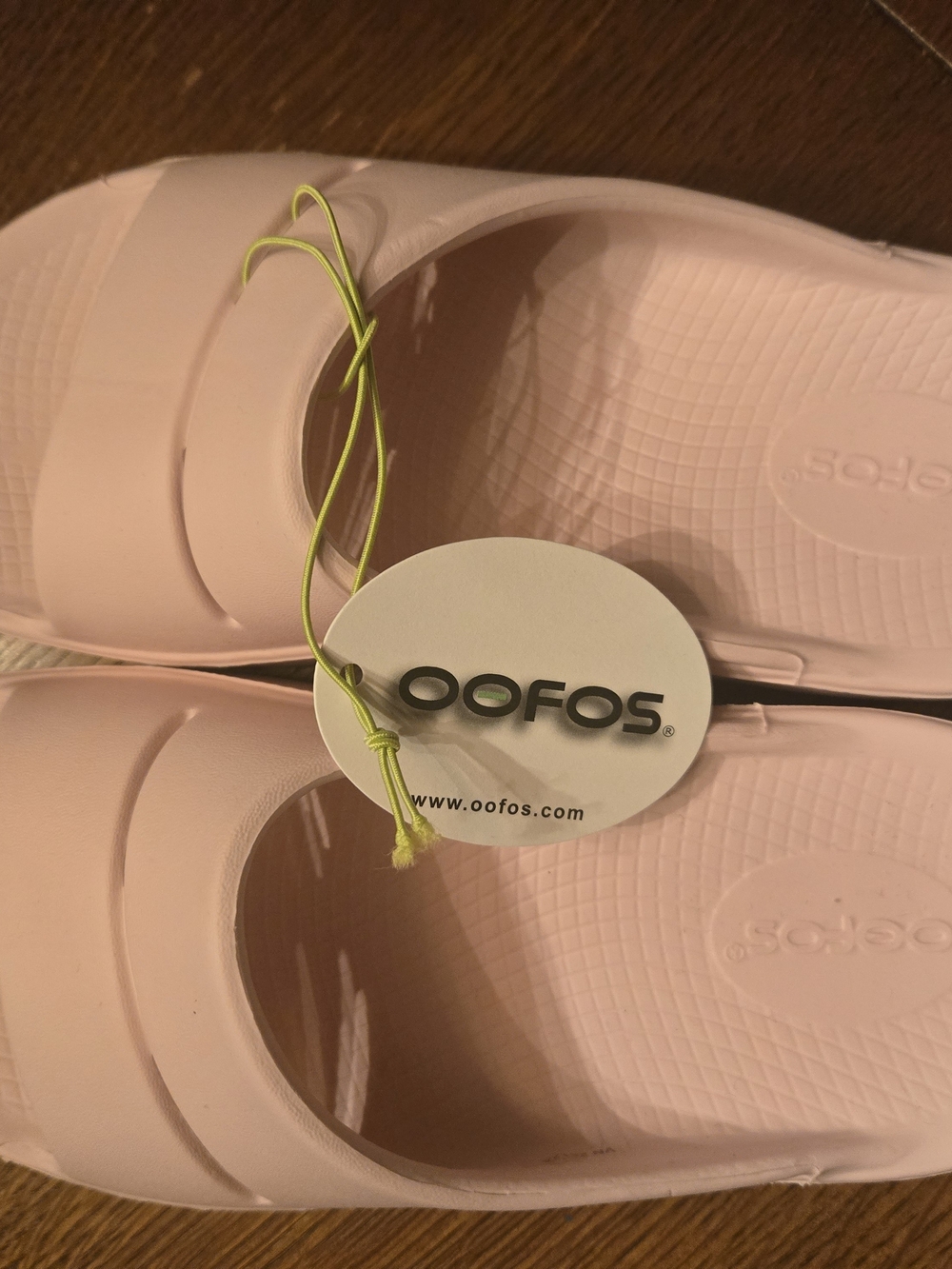 OOFOS Women’s Slide Sandals in Pale Pink